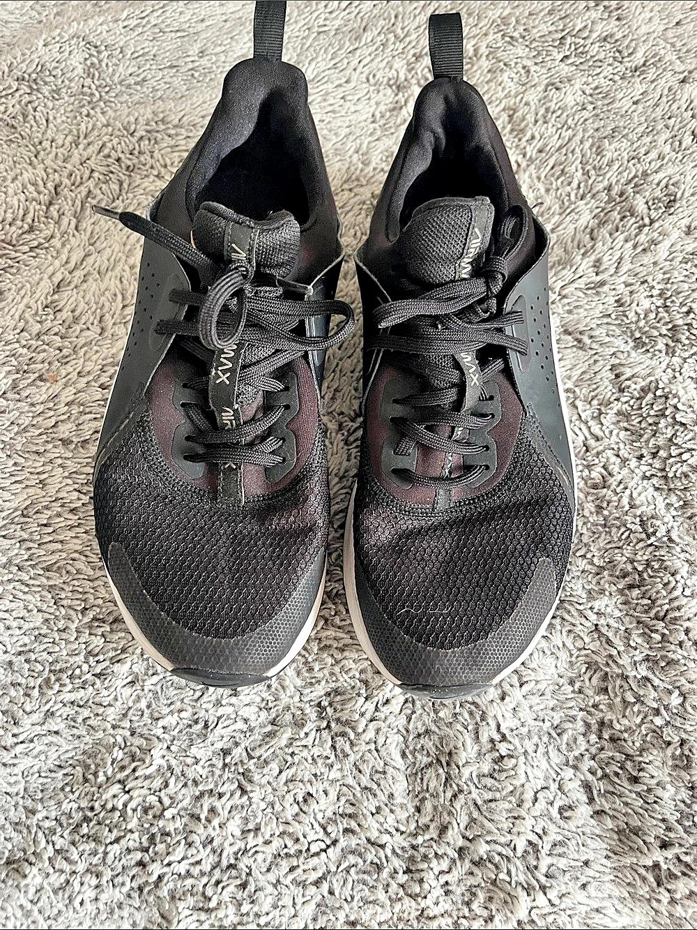 Nike Air Max Motion 2 Women's Athletic Shoes Black & White US 8